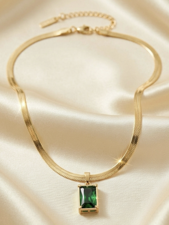 emerald gleam necklace