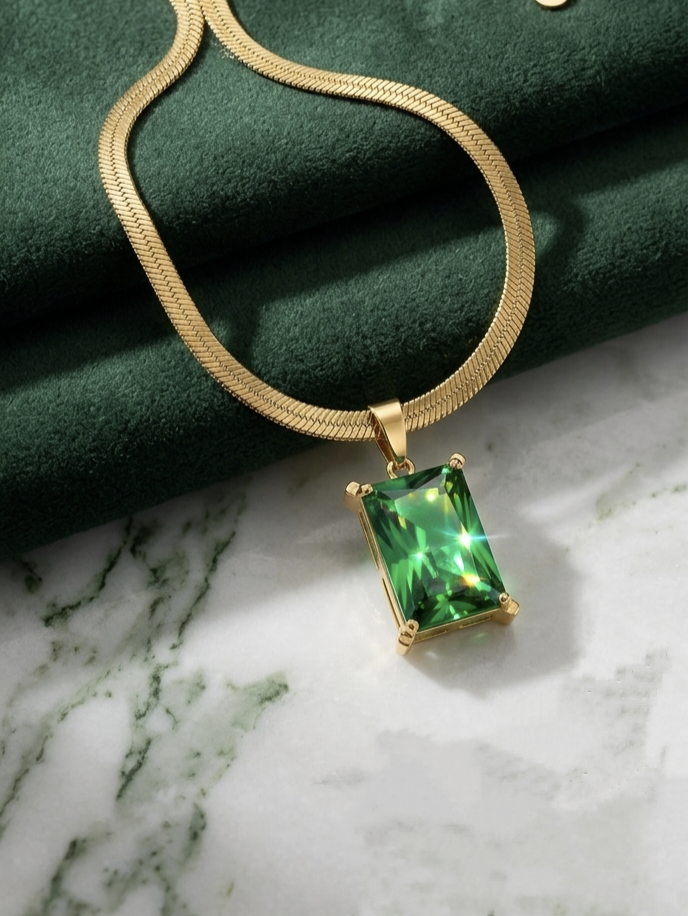 emerald gleam necklace